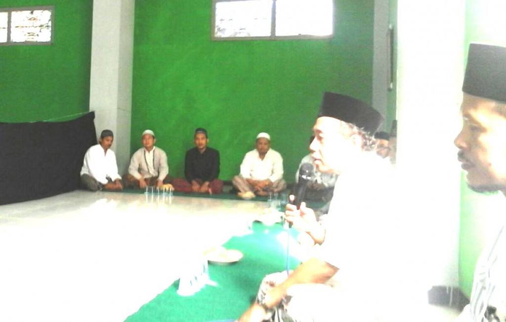 KH Hayatun Nufus membuka Khataman Qur'an JQH di Gedung NU Jepara (13/03)